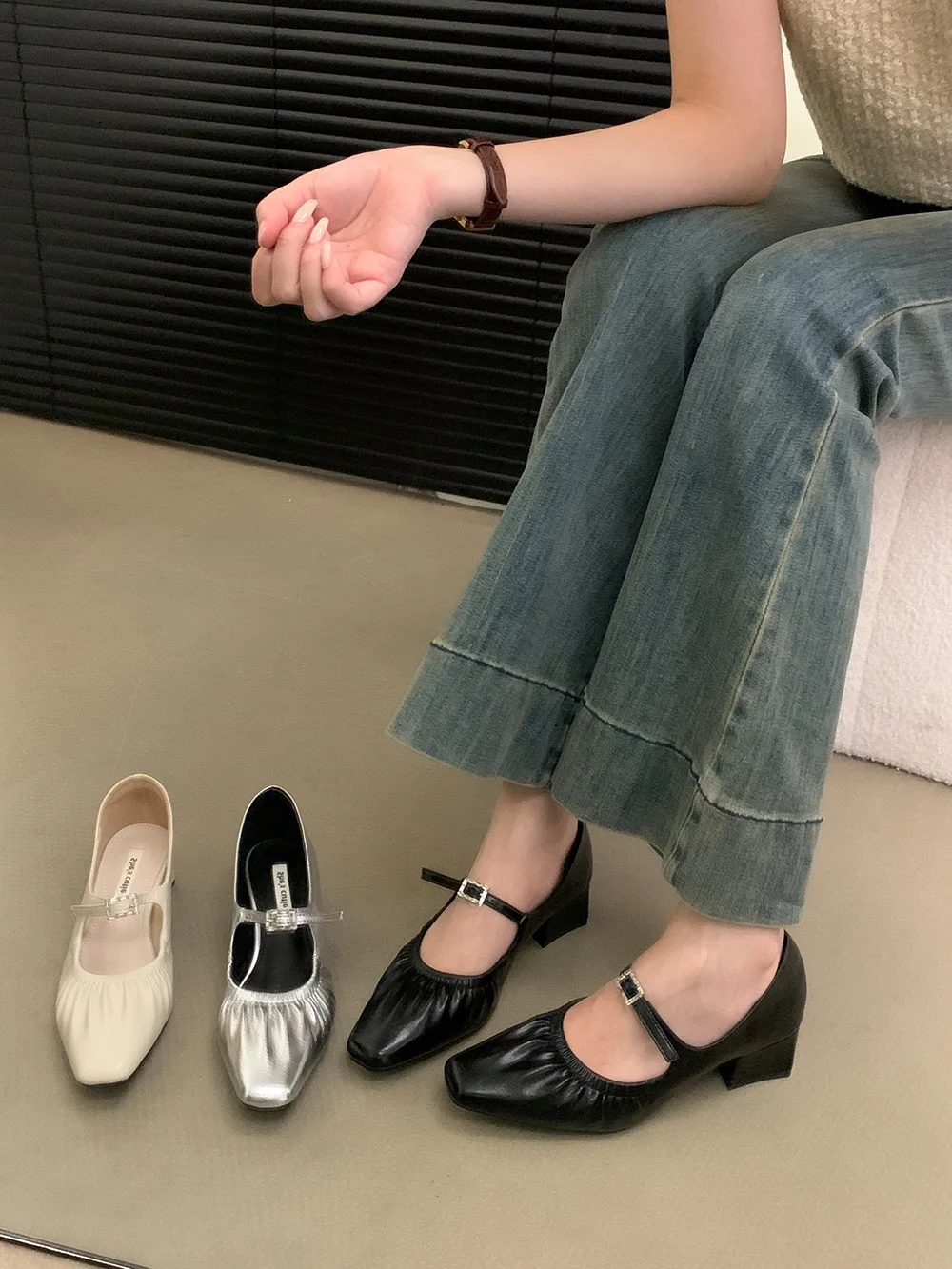 Женские туфли-лодочки с круглым носком черные серебристые бежевые туфли без