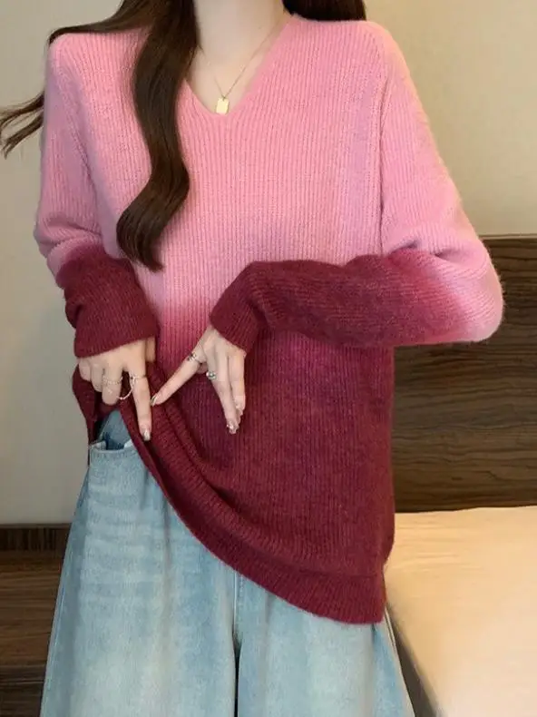 Свободный серый свитер с градиентом для женщин осенне-зимний трикотажный