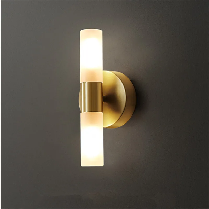 

Настенная лампа из медного материала с белым стеклянным абажуром, бра в современном минималистичном стиле для спальни, гостиной, ванной комнаты, латунная лампа