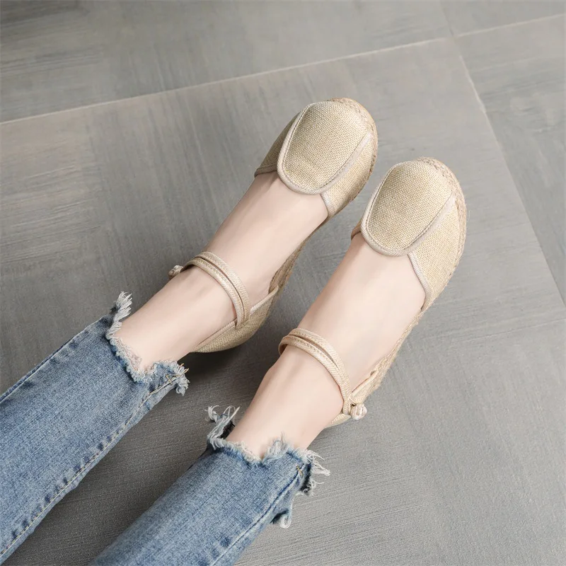 

Женские босоножки желе на танкетке 5 см с острым носком