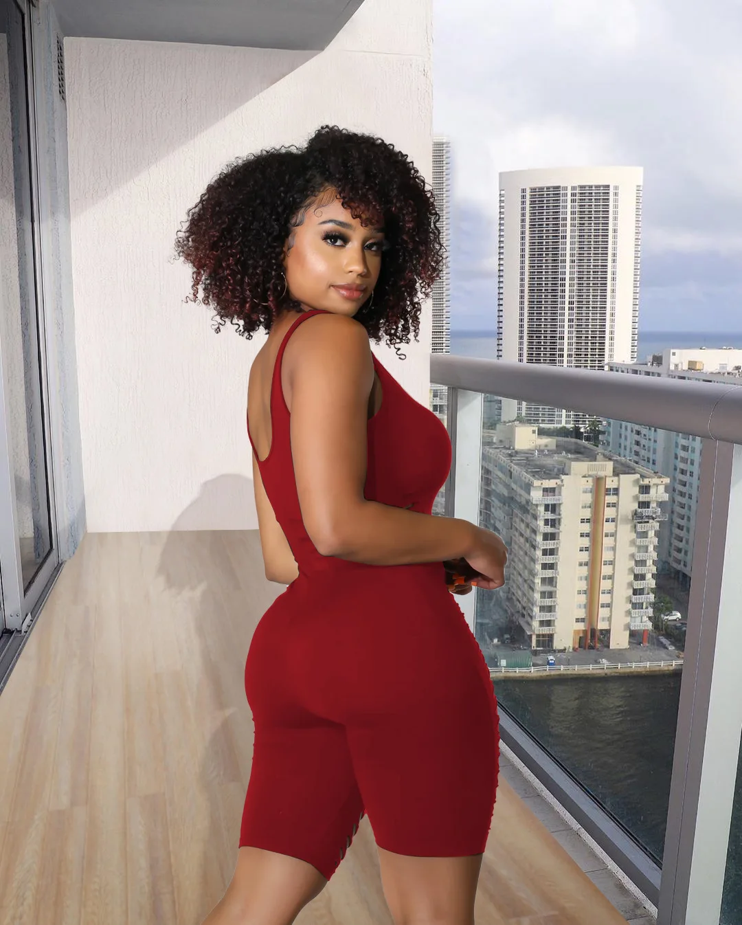 Женский комбинезон без рукавов с круглым вырезом