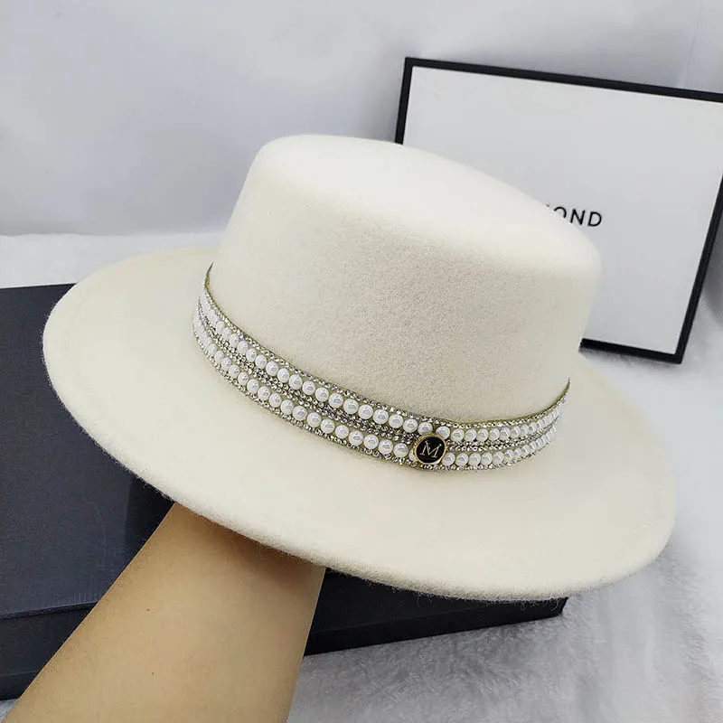 

Новые белые шапки для женщин, зимняя плоская шапка с жемчугом, австралийская шерстяная фетровая шляпа, английская Ретро шляпа-федора Хепбер...