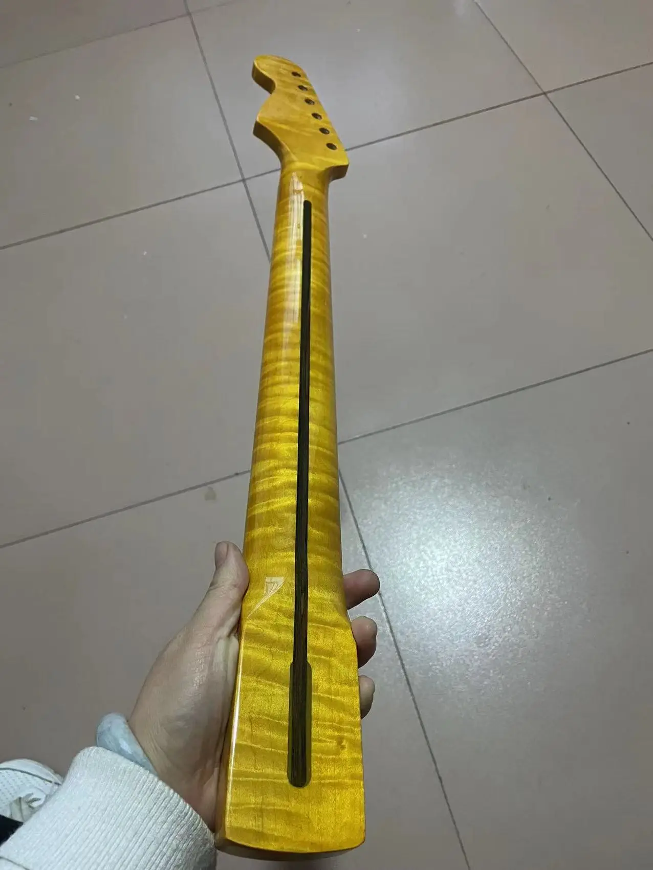 AAA Level 21Frets One Piece Tiger Flame Material Maple Glossy Yellow Paint ST Electric Guitar Neck Replacement Accessories Parts