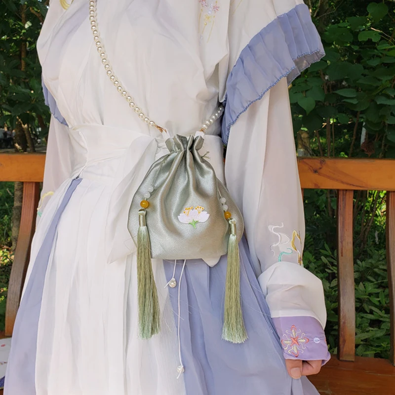 Атласная сумка в китайском стиле с винтажным вышивкой