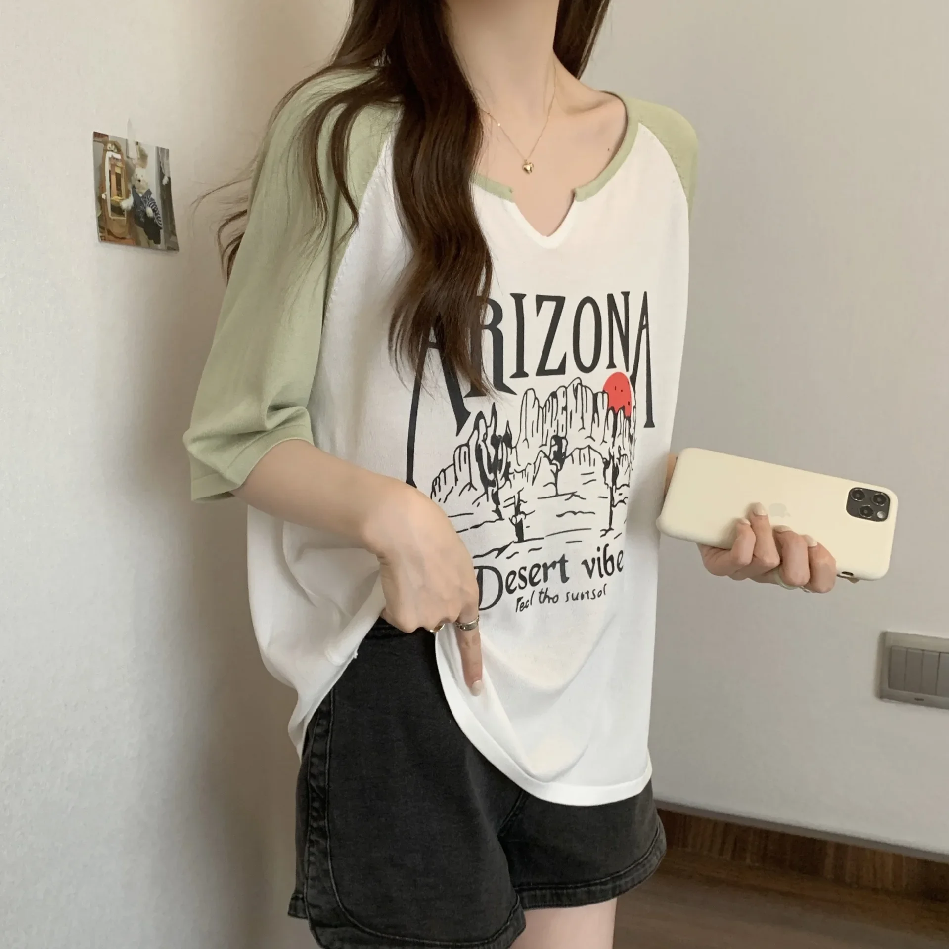 стиль винтажные футболки с v-образным вырезом и рукавами в Гонконге женские