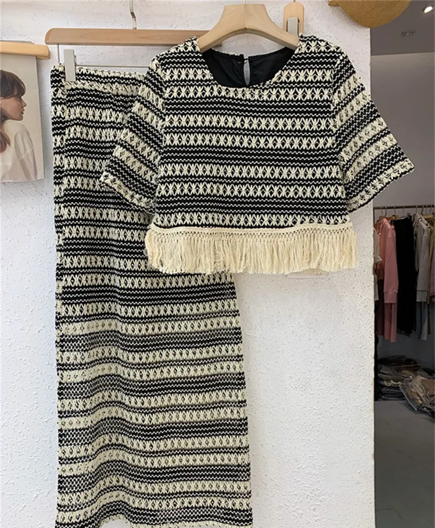 

Женский вязаный костюм из двух предметов, элегантный французский топ в полоску с круглым вырезом и бахромой и Длинный Облегающий костюм с ю...