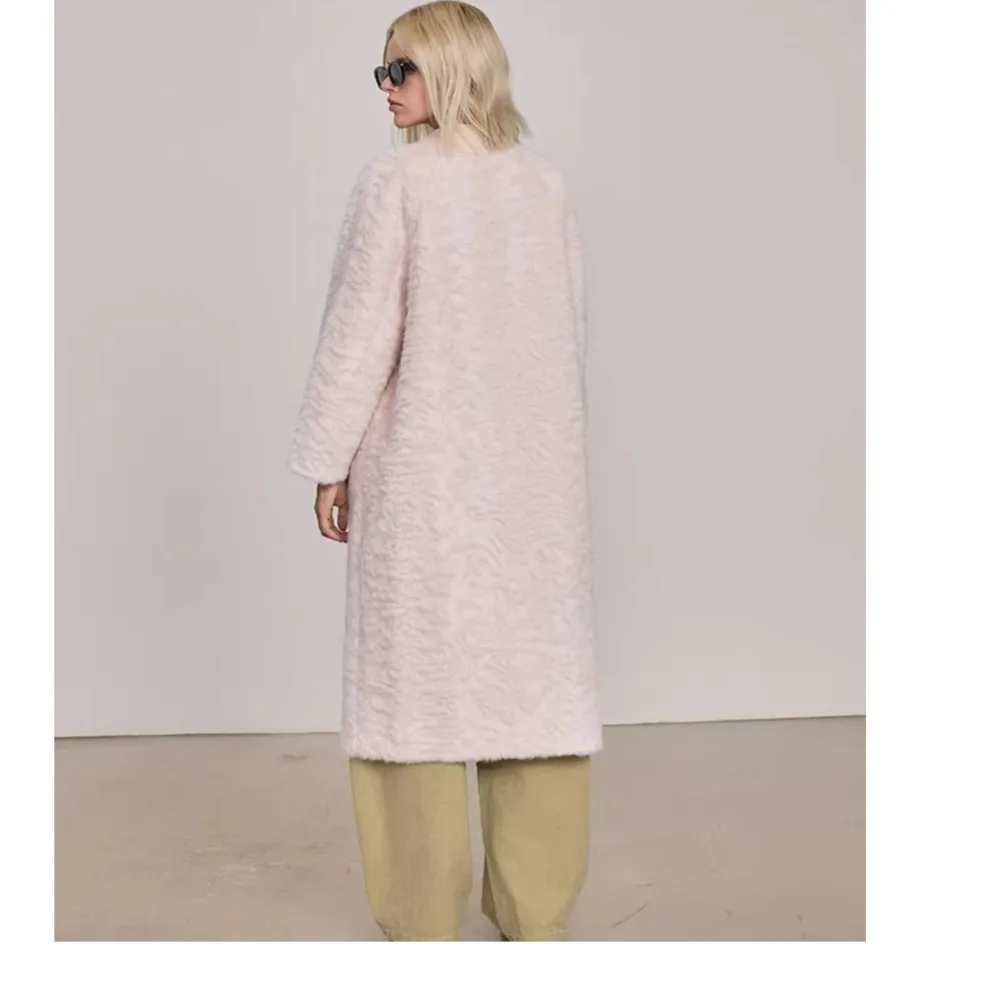 Зимнее кремово-белое лохматое пальто из искусственного кроличьего меха шикарная