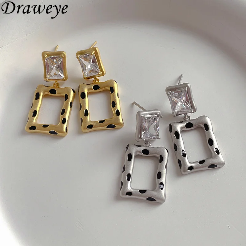 

Draweye Light Luxury Earrings for Women Leopard Square Geometric Vintage Zircon Jewelry Metal Elegant Pendientes Mujer