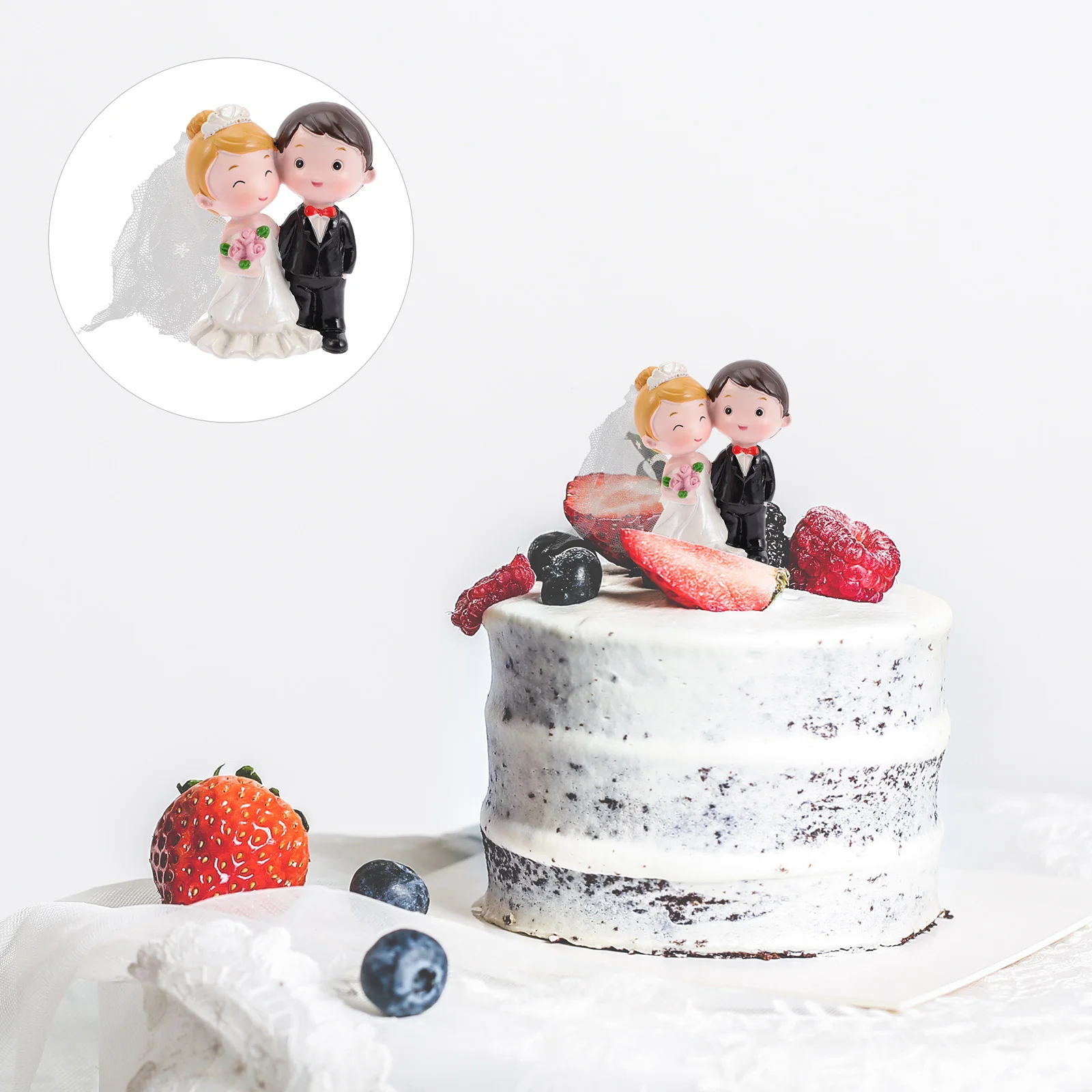 

Creative Bride and Groom Topper Cartoon Resin Couple Figurines Wedding Decor