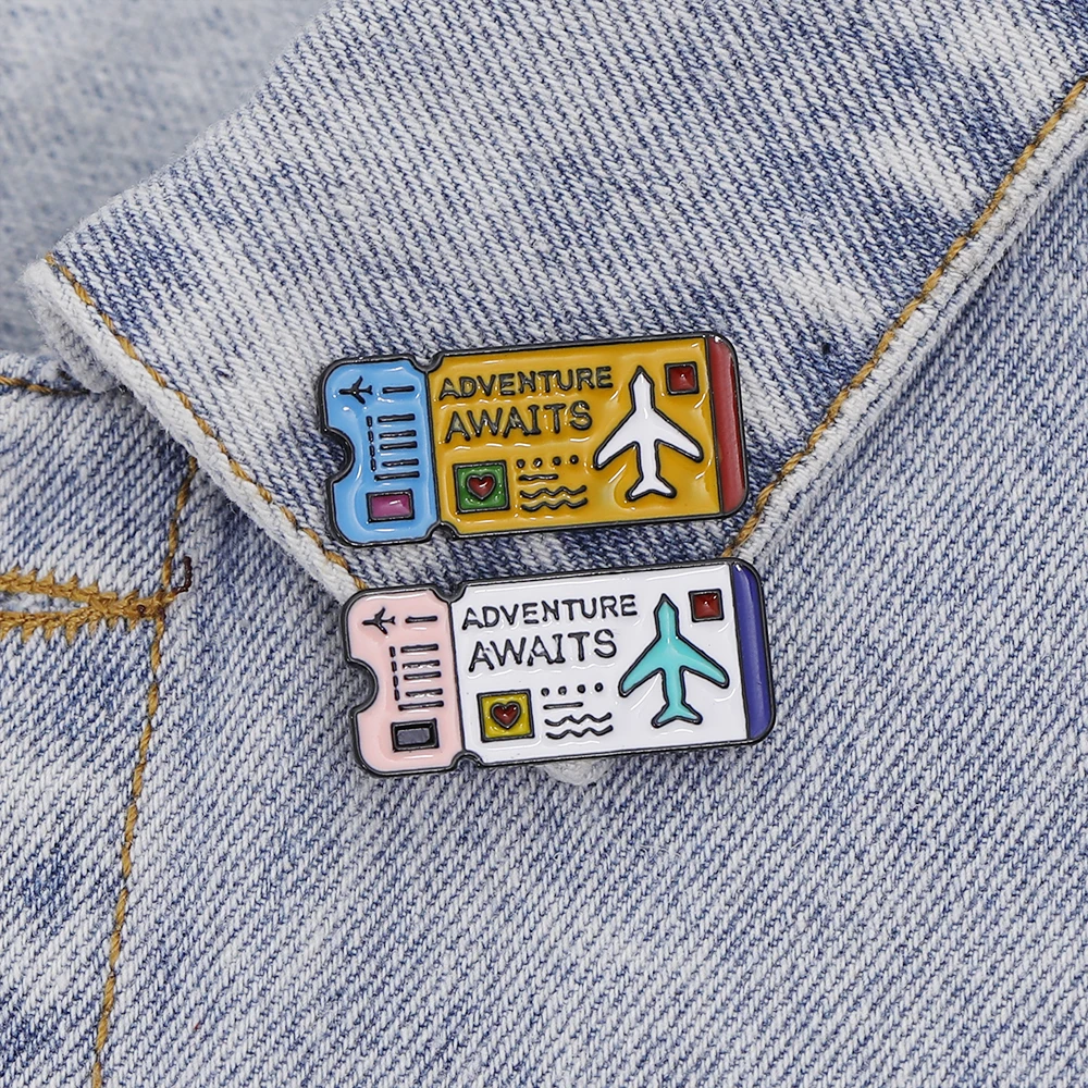 Брошь эмалированная рубашка 1Hug 1, с лацканом в виде смайлика