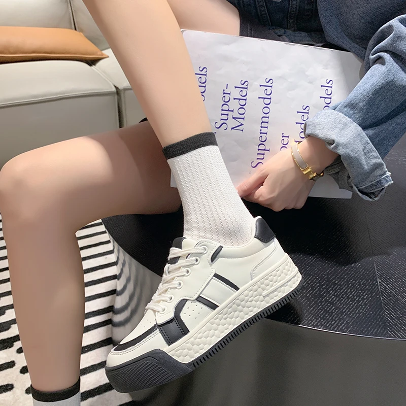 

2022 New Spring and Autumn Women's Leather Casual Sports Shoes Color Matching Flat Lace-up Student Shoes Women's Casual Shoes 40