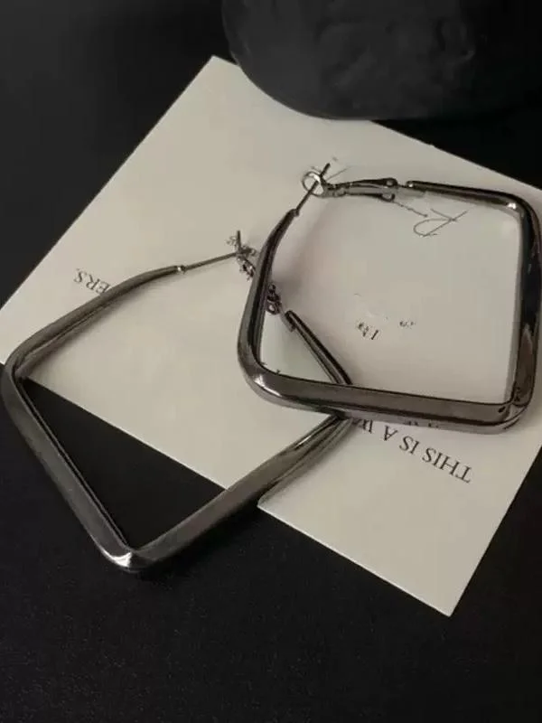 Глянцевые серьги с черными бриллиантами новинка 2024 модные легкие роскошные