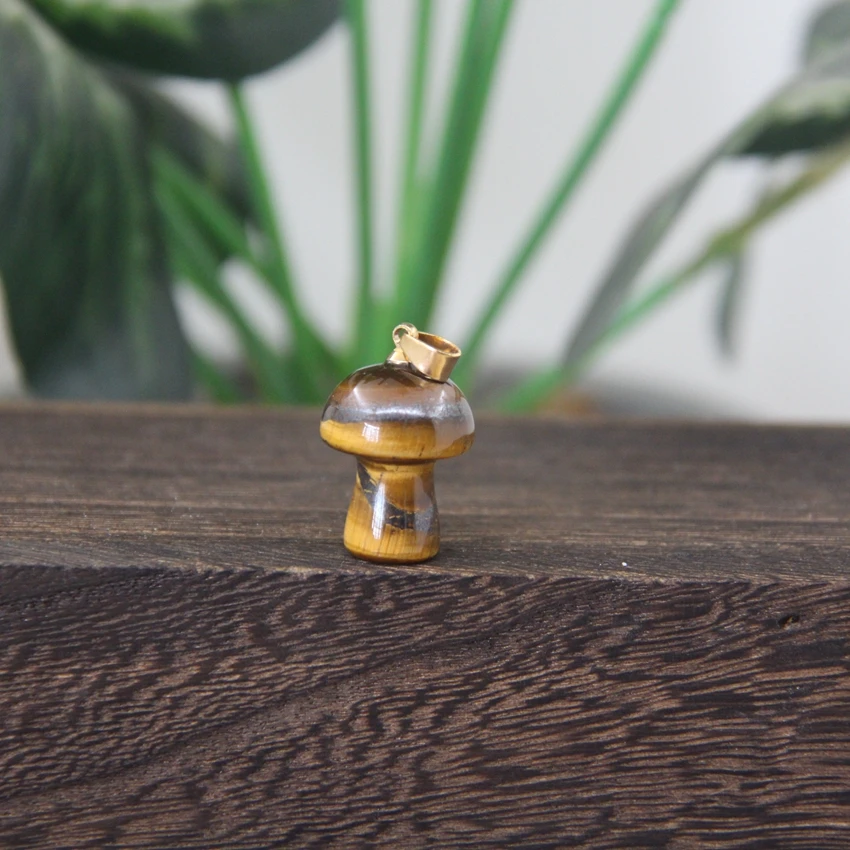 

Камни-грибы из драгоценного камня