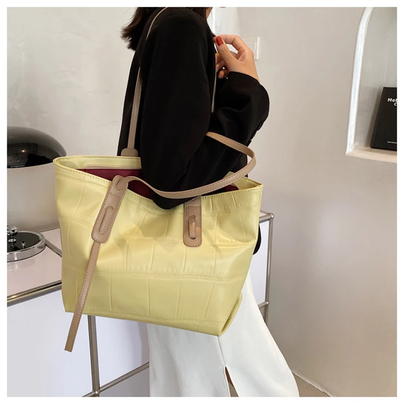 Women Casual Big Bags Large Capacity Ladies Bags Fashion Handbags Solid Color Leather Ladies Bags Designer Style Women's Bags