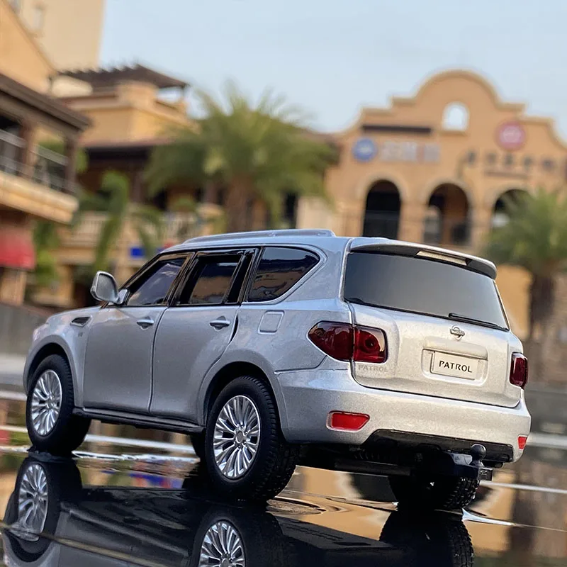 Модель автомобиля из сплава в масштабе 1:32 Nissan патруль SUV Литые и игрушечные