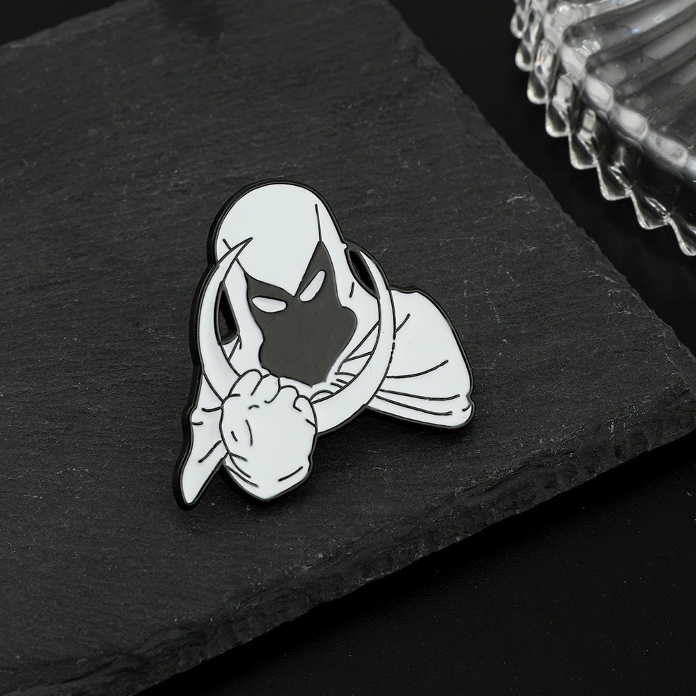 

Металлический значок с эмалью в виде супергероев