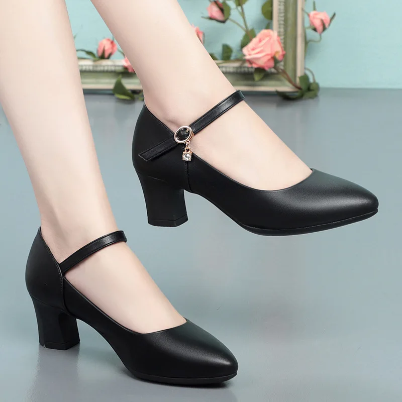 2023 Spring And Autumn New Middle-Aged Mother Single Shoes Soft Leather Women'S Medium Heel Thick Heel Dancing Women'S Leather