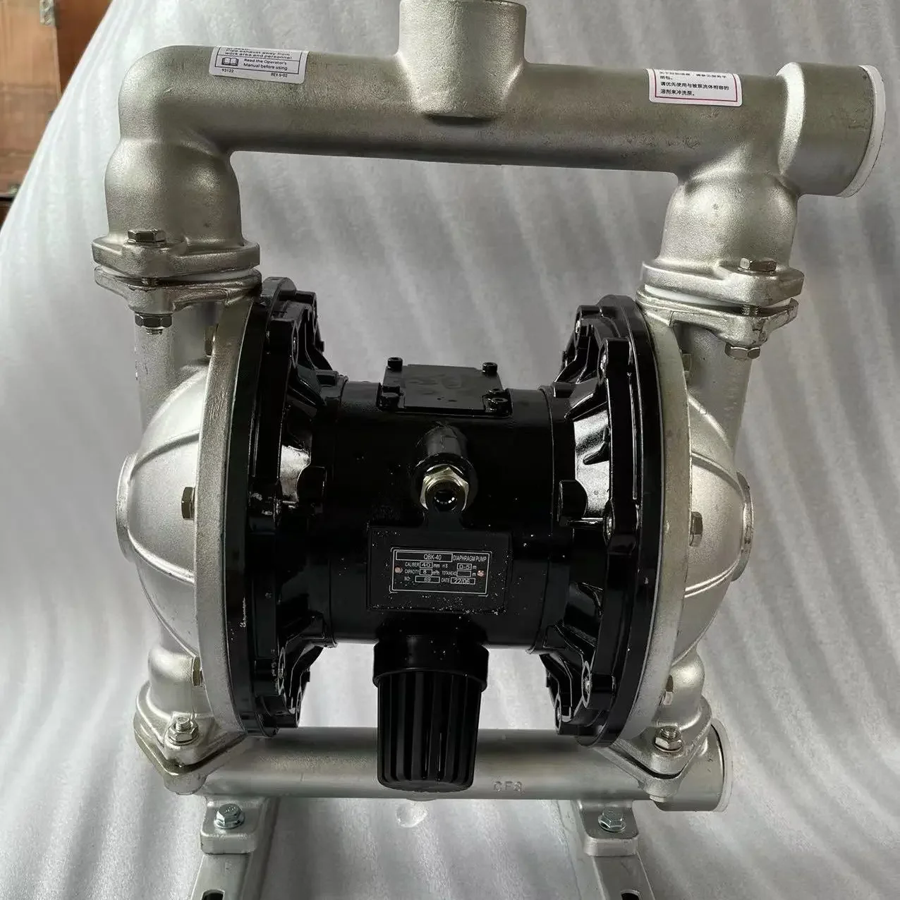 Пневматический двухдиафрагменный насос QBK40 из нержавеющей стали устойчивый к