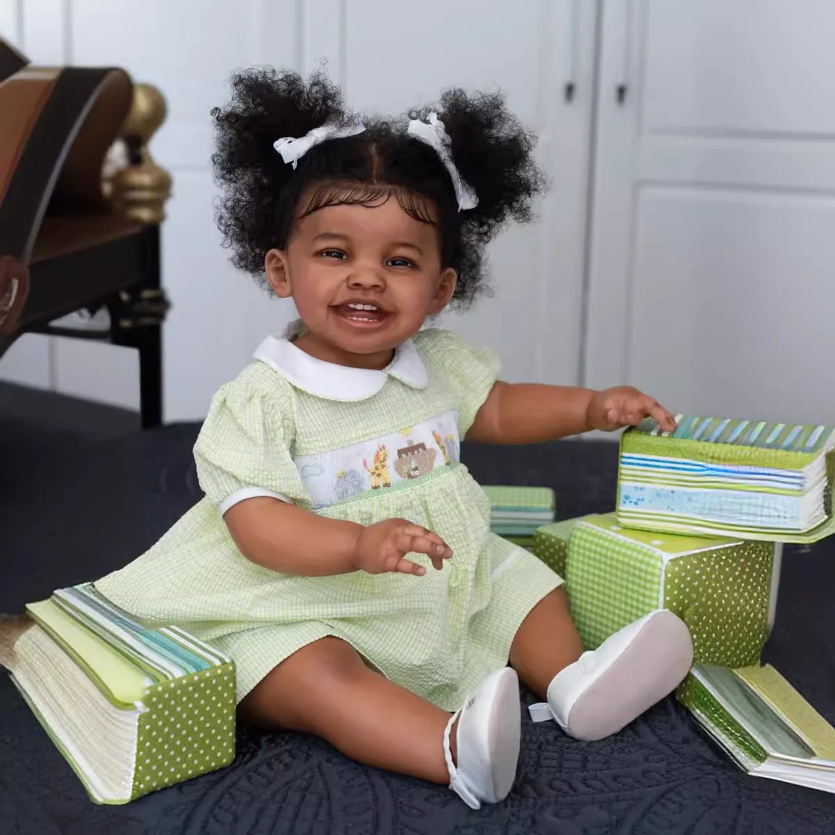 Имитационная кукла Bebes из тканевого тела диаметром 60 см с темной кожурой мила