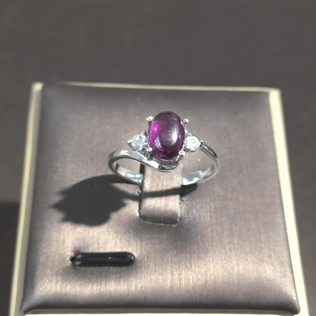 

1pcs/lot Natural Garnet Ring S925 sterling silver with diamonds Purple crystal size 7 beautiful and high quality Ladies Jewelry