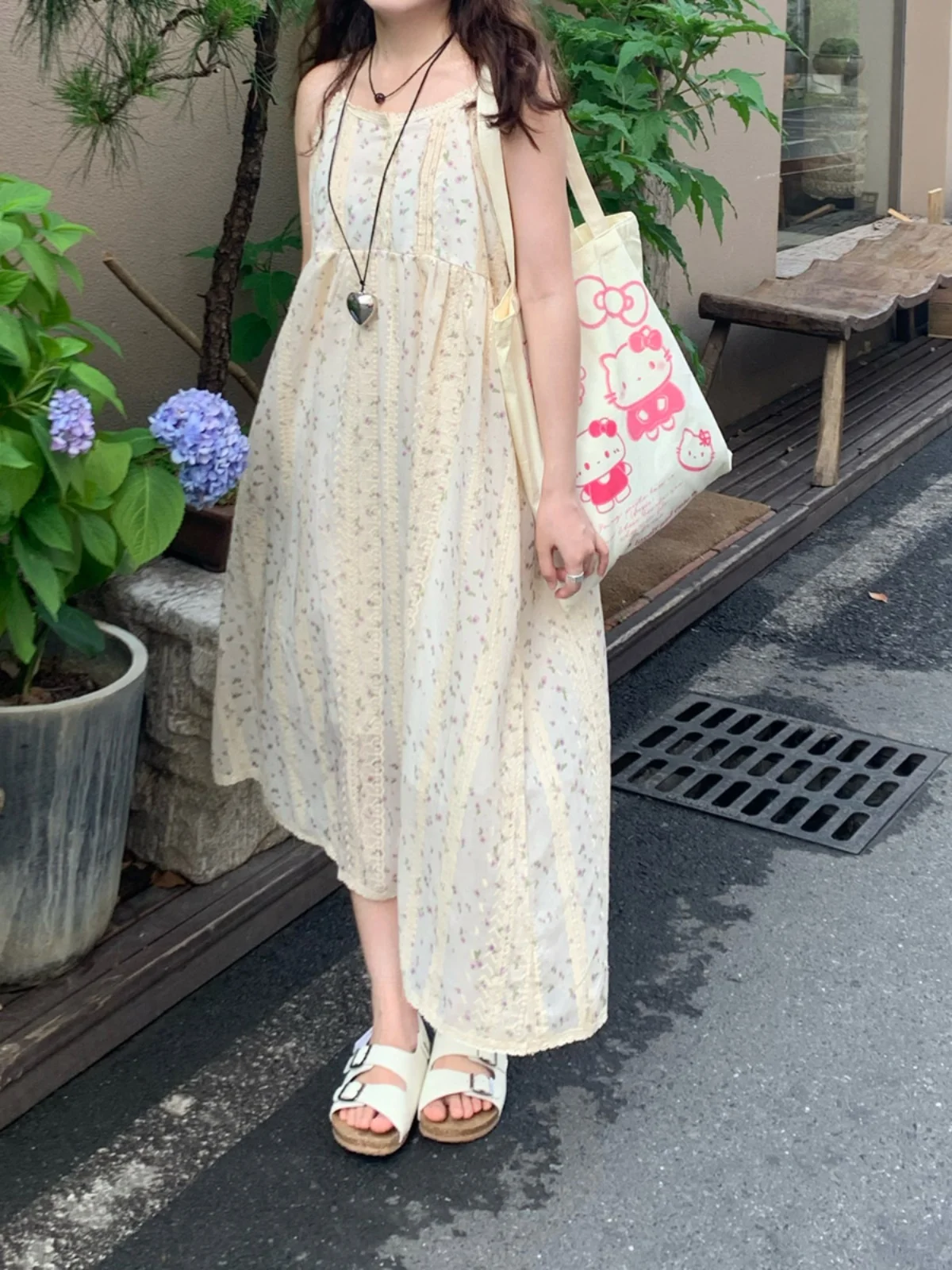 Платье-миди с высокой талией и цветочным принтом