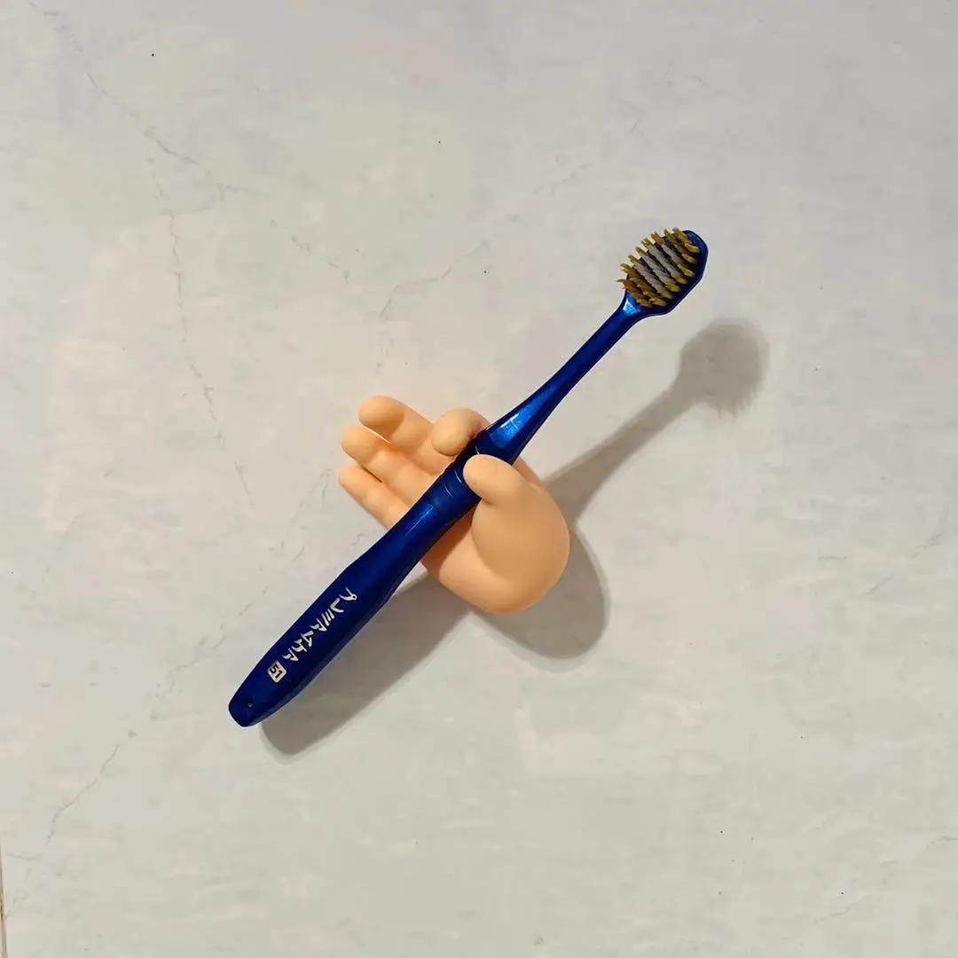 

American fun and creative OK hand sucker to store toothbrush holder thread trimmer small foot bathroom decoration shelf