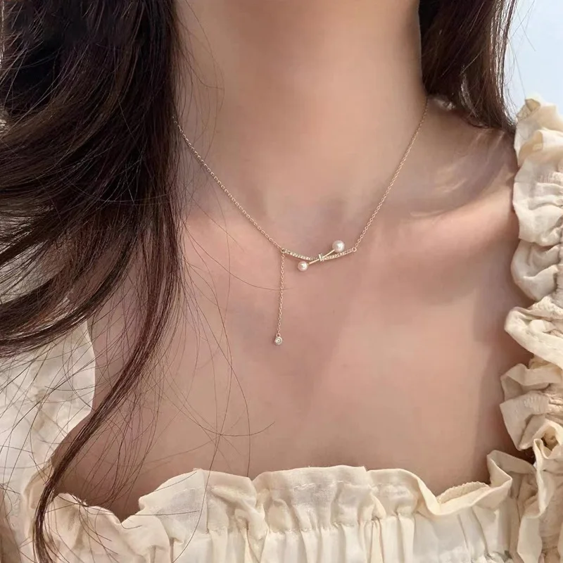 

South Korea cross pearl necklace light luxury niche pendant senior design niche collarbone chain new vintage ladies necklace