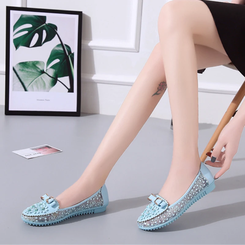 Женские туфли-оксфорды новые весенние на низком каблуке с вышивкой удобные