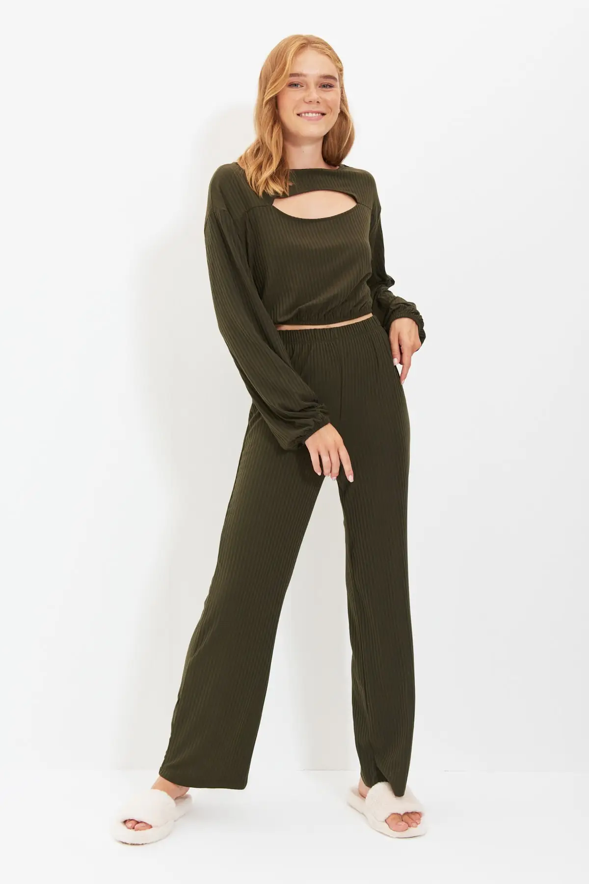 

Trendyol Cut-Out Detail Camisole Knitted Pajamas Set THMAW22PT0029