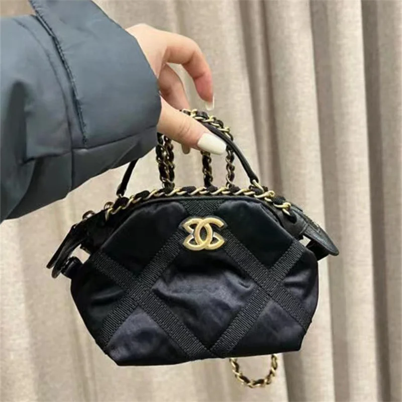 

Boutique Nylon Chain Braided Handbag Messenger Bag Small 2022 Spring and Summer New Women Bag Trend V Bags In Luxury Handbags