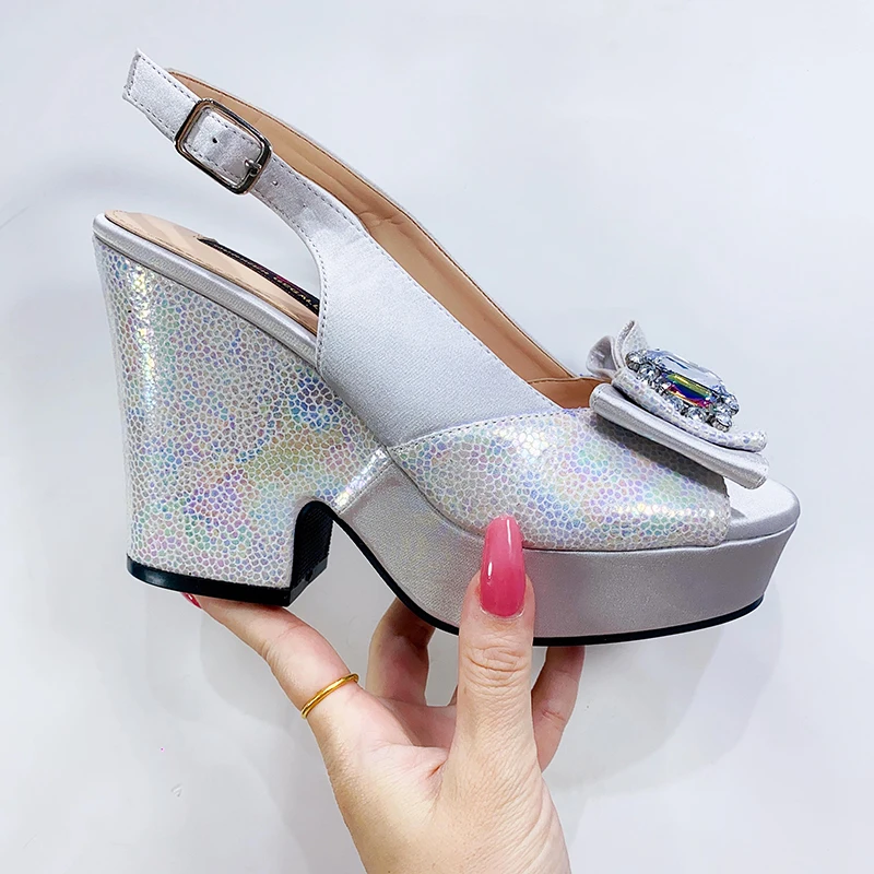 Модные женские сандалии на массивной высокой платформе с бантом и цветочным