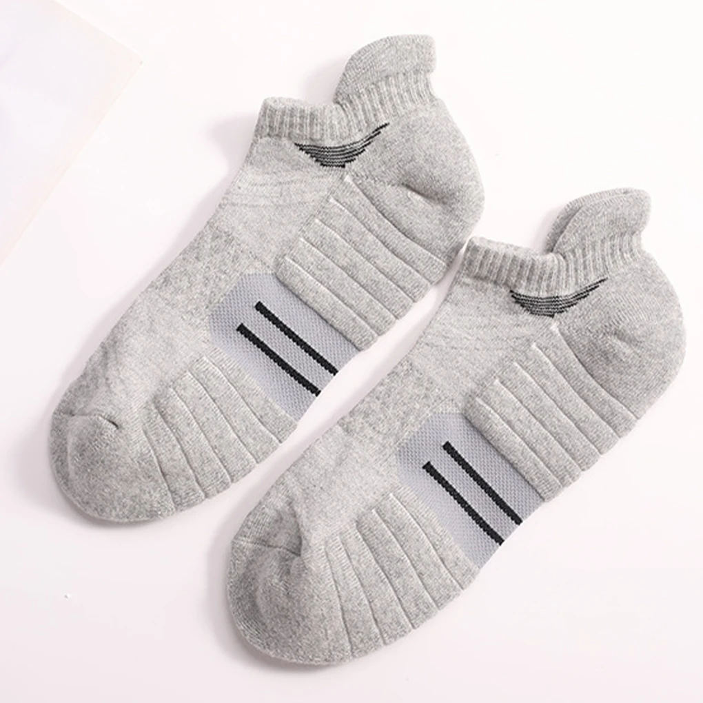 

6 Pairs Women Men Sports Socks Soft Nonslip Cotton Ankles Foot Protector Sock Running Accessory Black and White M