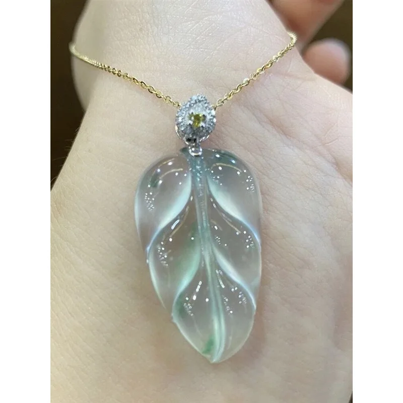 Кулон из натурального нефрита