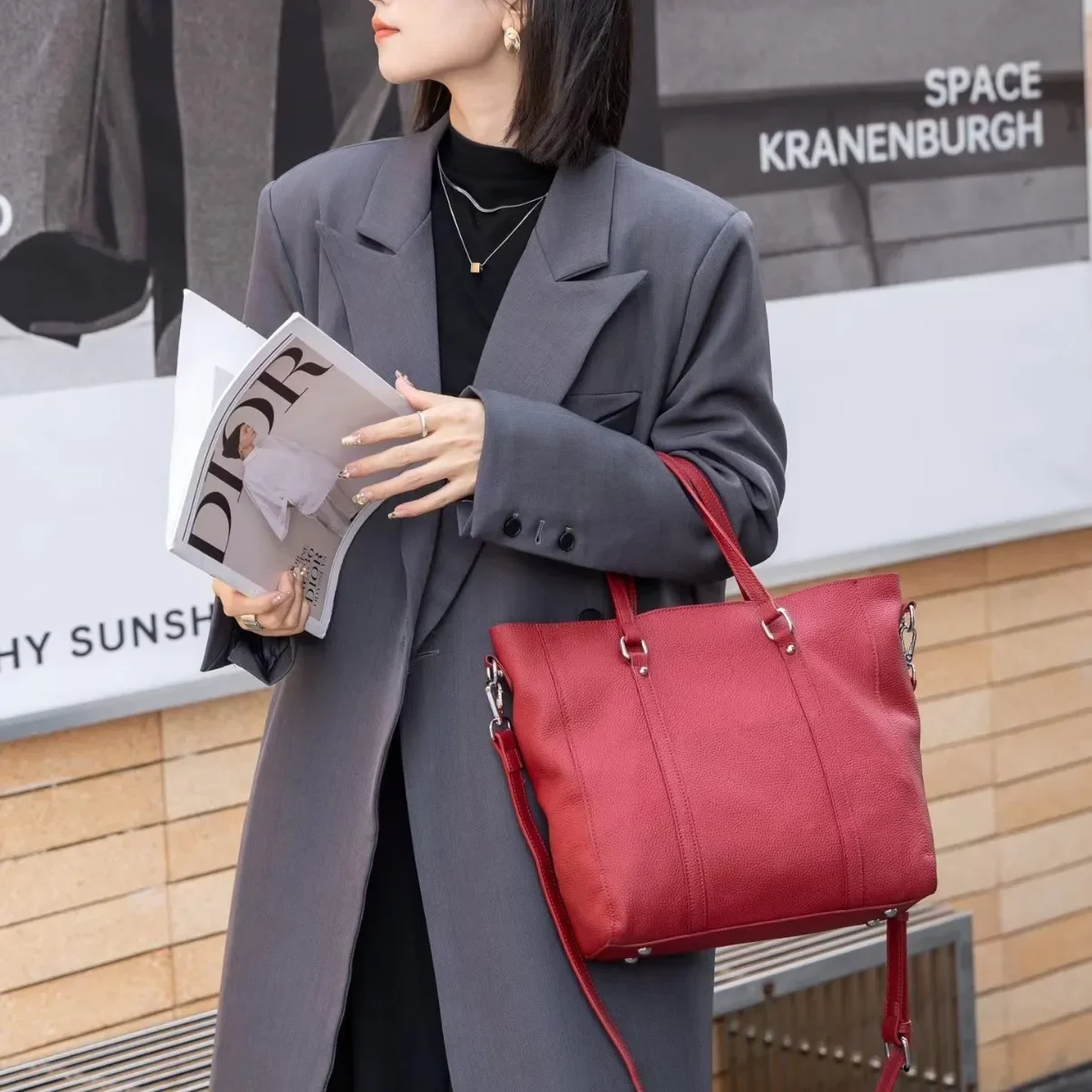 2025 Новая женская сумка модная повседневная из мягкой кожи через плечо большая