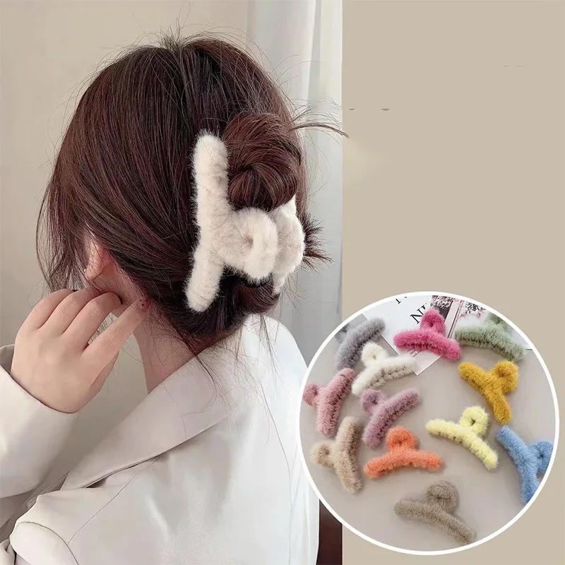 

Winter Plush Hair Claw Elegant Acrylic Hairpins Faux Fur Hair Clip Barrette Crab Headwear for Women Girls Hair Accessories