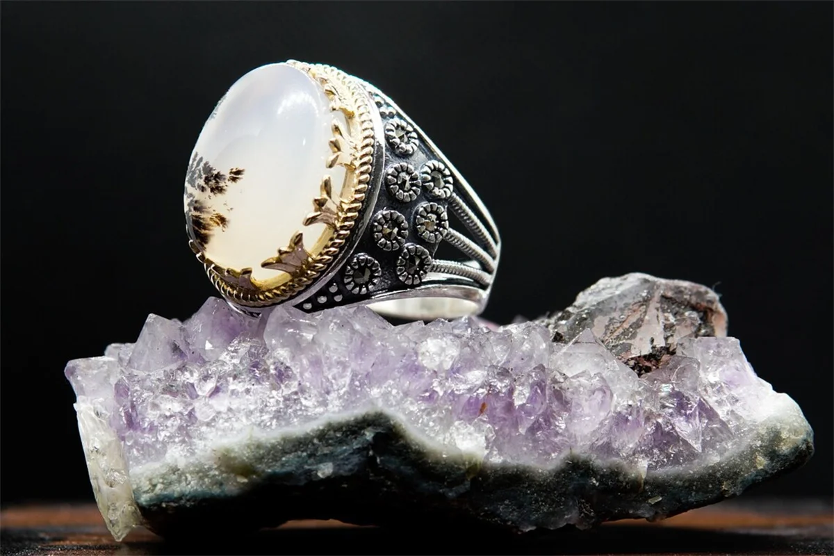 

Retro Engraving Diamond Ink Moonstone Men's Ring Geometric Shape Hand Jewelry New Fashion To Attend The Banquet Ring
