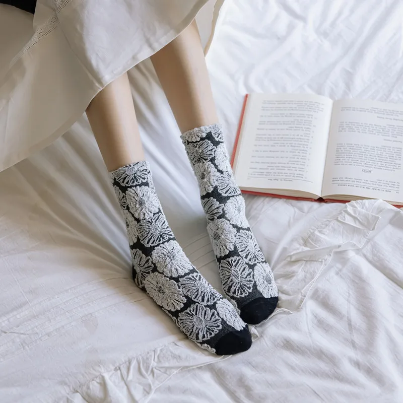 National Court Style Stockings Socks Women Black Series of Literature and Art Big Flower Niche Design Mid-tube Women's Socks