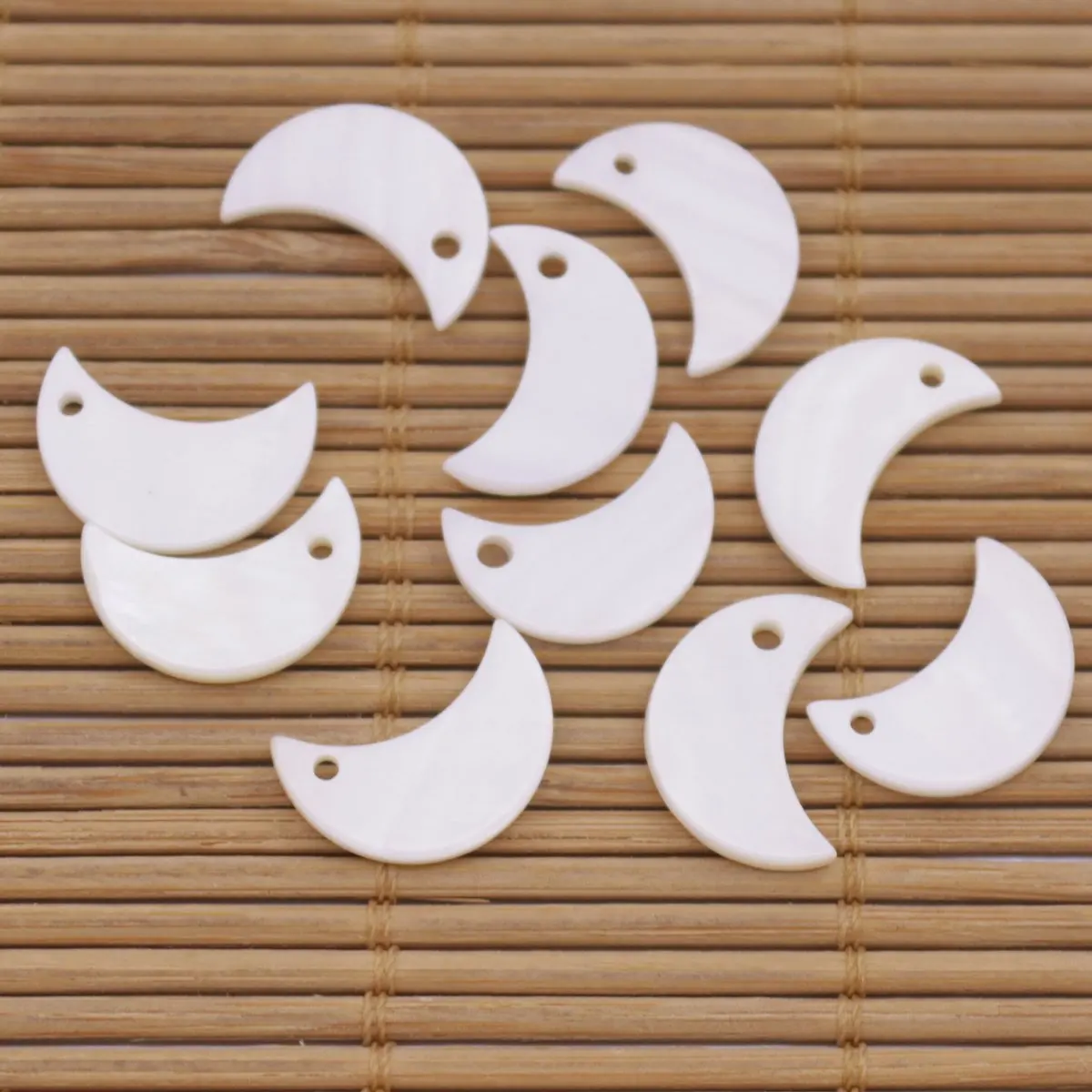 

10PCS 8mmx12mm Moon Shape Natural White Mother of Pearl Shell Loose Charms Pendants Charms Accessories DIY Jewelry Making