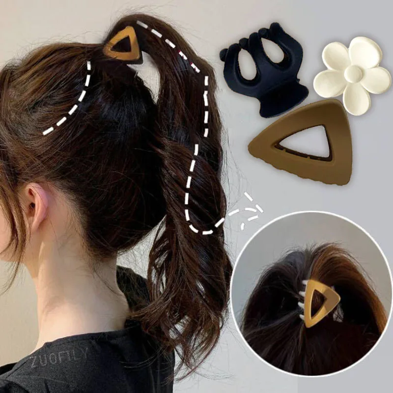 

Milk coffee triangle hairpin female net red 2022 new high ponytail clip small back head clip headdress flower hair clip tool