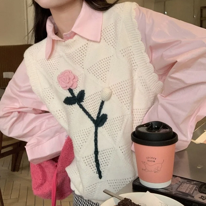 

Сладкий вязаный жилет для женщин Весна 2022 тяжелый промышленный дизайн чувство ниша вышивка снаружи многослойный свитер жилет пуловер женс...