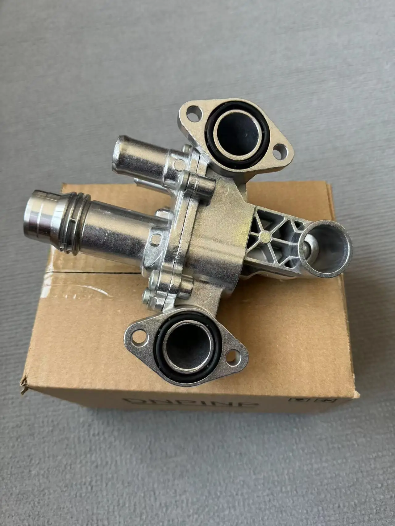 Термостат охлаждающей жидкости двигателя LR073372 для Land Rover Discovery 3/4 Range Sport Jaguar XF S-Type