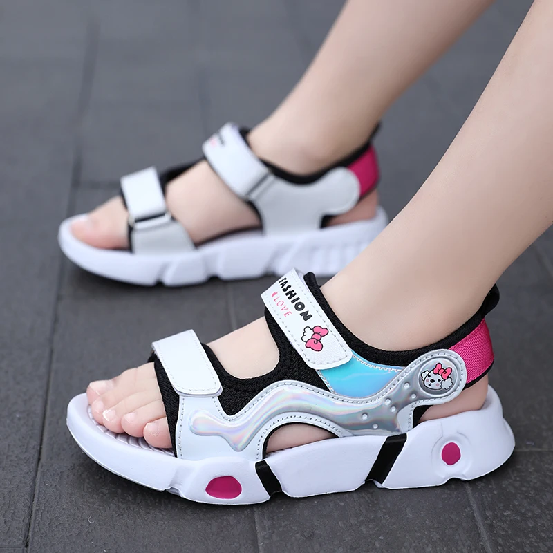 

Детские сандалии для девочек, летняя обувь на плоской подошве для детей, модные дизайнерские сандалии, обувь для малышей, розовая, белая, фио...