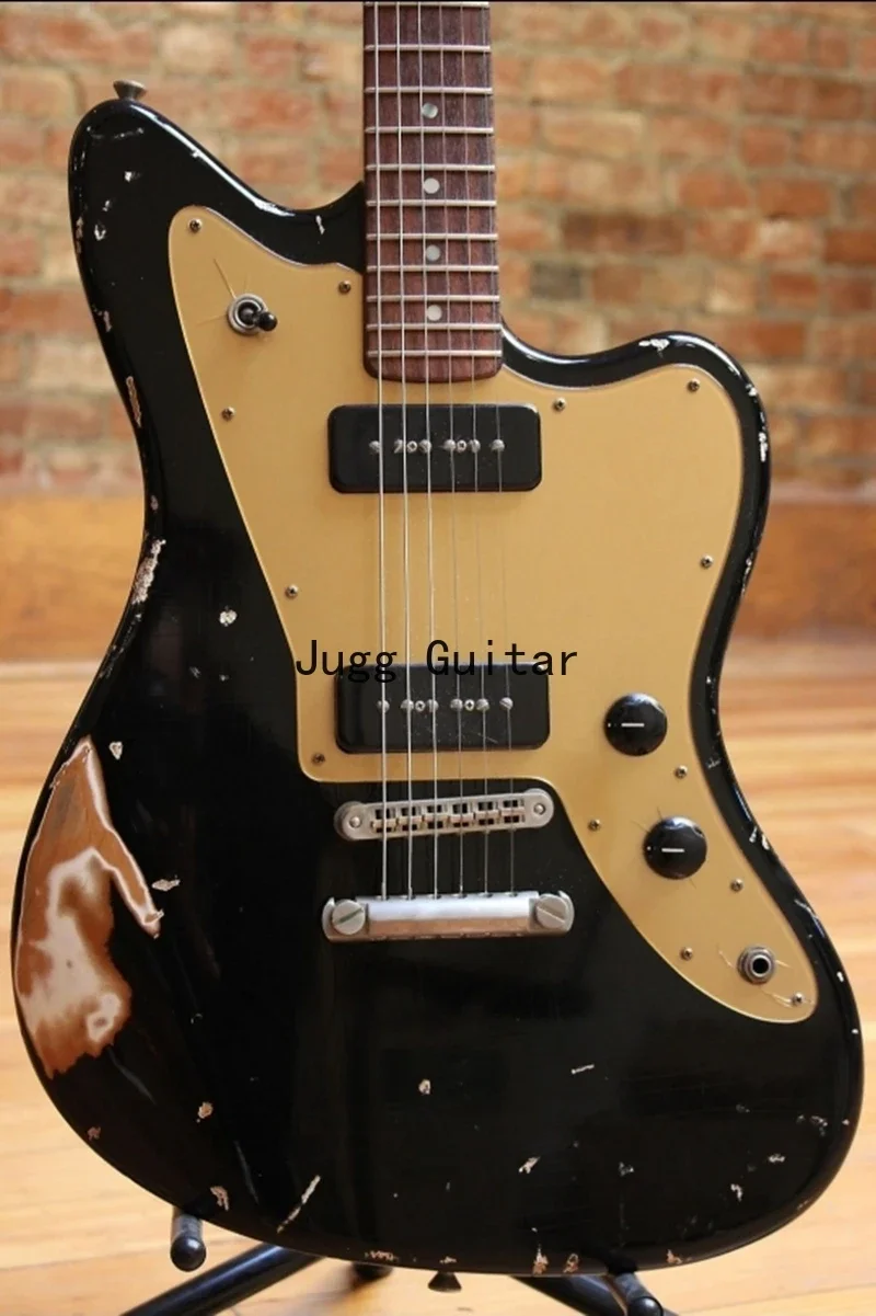 

Custom Shop Fano Alt De Facto JM6 Relic Black Electric Guitar Black P-90 Pickups, Gold Pickguard, Chrome Hardware, Vintage Tuner