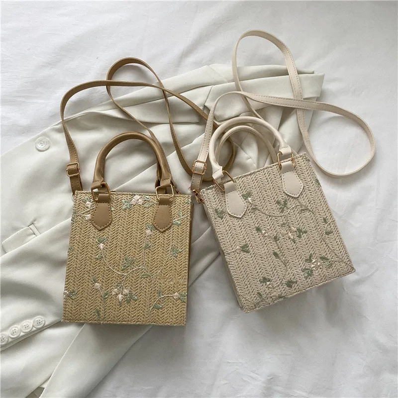 Summer Handheld Small Square Bag Women's Bag 2023 New Fashion Grass Woven Flower Shoulder Bag Westernized Casual Crossbody Bag