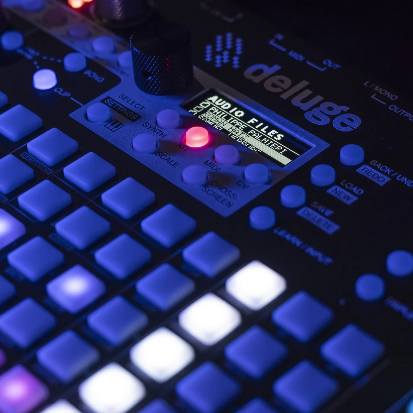 Фото Synthstrom Deluge OLED: CV/MIDI-секвенсоры, синтезаторы, семплеры, рабочие станции №3