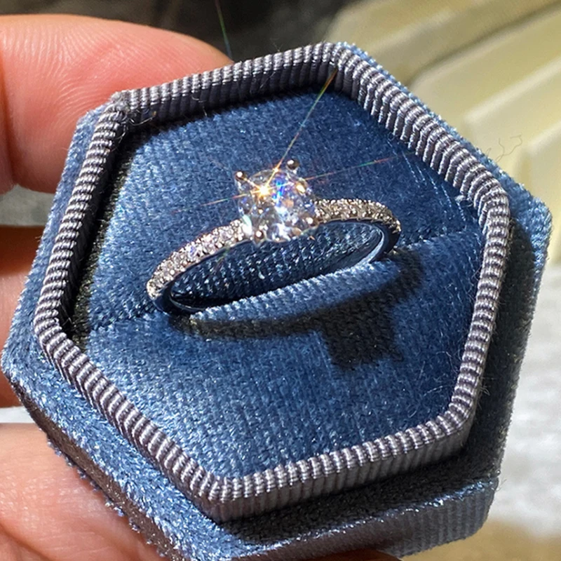 

UILZ New Trendy Engagement Rings for Women Exquisite AAA White Zircon Cubic Elegant Cocktail Wedding Jewelry Wholesale Gift