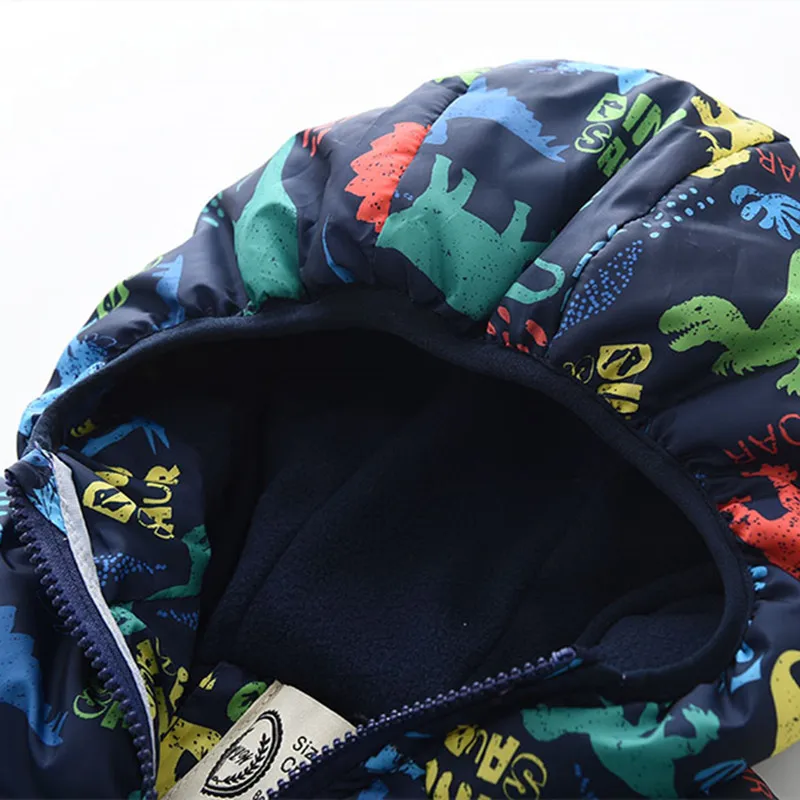 Детская зимняя куртка с капюшоном и мультяшным принтом |