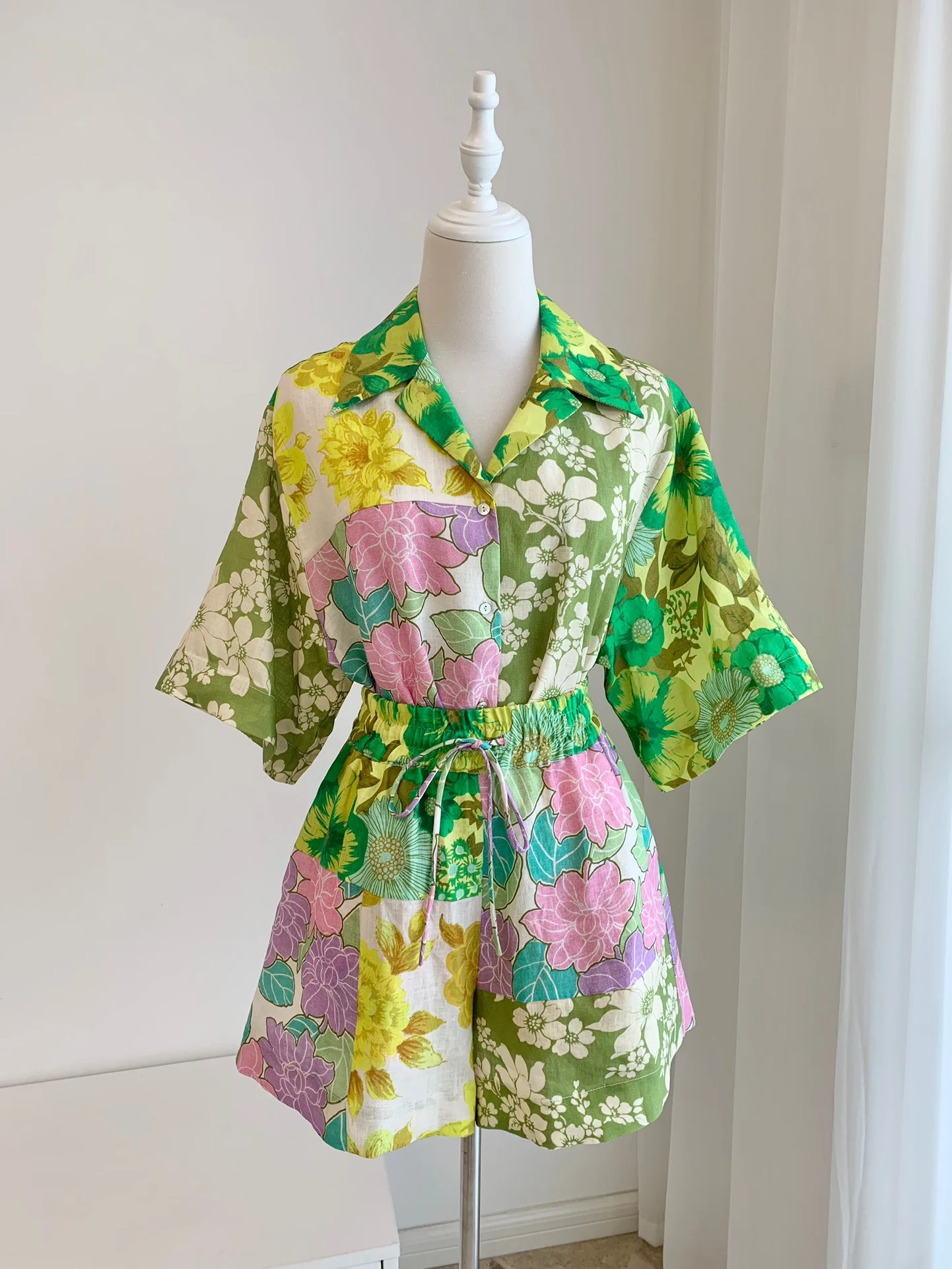 

Women's Blouse Single Breasted Turn-down Collar Colorful Flower Print 100% Linen Shirt Or High Waist Shorts
