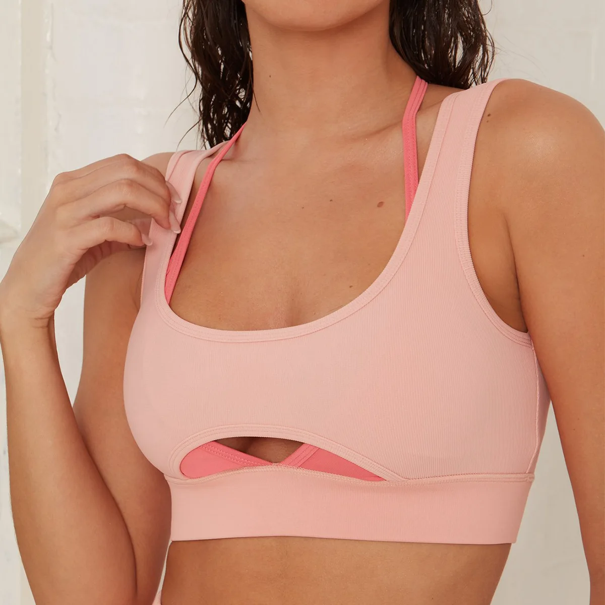 

Женский сексуальный топ для йоги, топ для спортзала, спортивный топ для бега, бесшовный модный спортивный топ для фитнеса и бега карамельных...