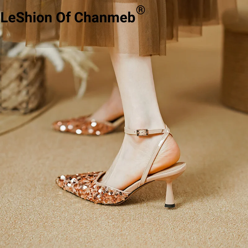 

Туфли женские тканевые с блестками, тонкий высокий каблук, ремешок на щиколотке, пряжка, заостренный носок, закрытый носок, цвет шампанского, Leshion Of Chanmeb, черные